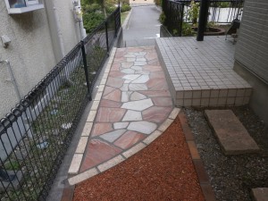 天然石貼ピンク色の石