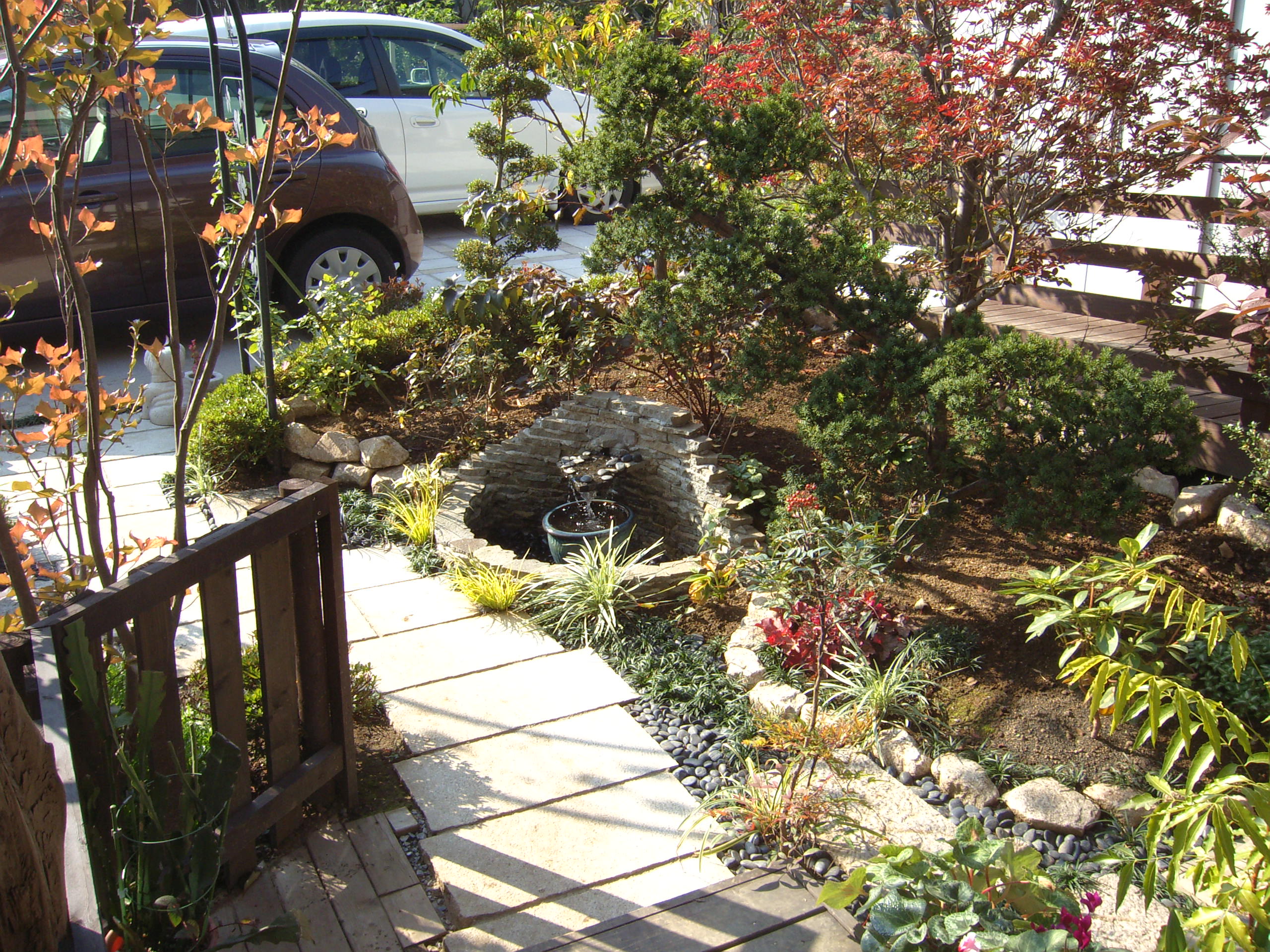 センスのいい花壇 植込みの色の法則 エクステリアガーデン お庭の設計 施工の専門店グリーン企画