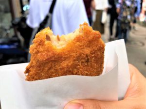 鎌倉『小町通り』で食べ歩き！絶対食べるべし！おすすめグルメ鎌倉コロッケ