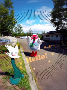 施設に到着すると、ちょうど佐渡のゆるキャラでトキのサドッキーがお出迎え！！トキの森公園出没情報