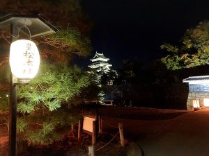 夜の松本城🏯紅葉とライトアップ　松本城の紅葉が始まりました
